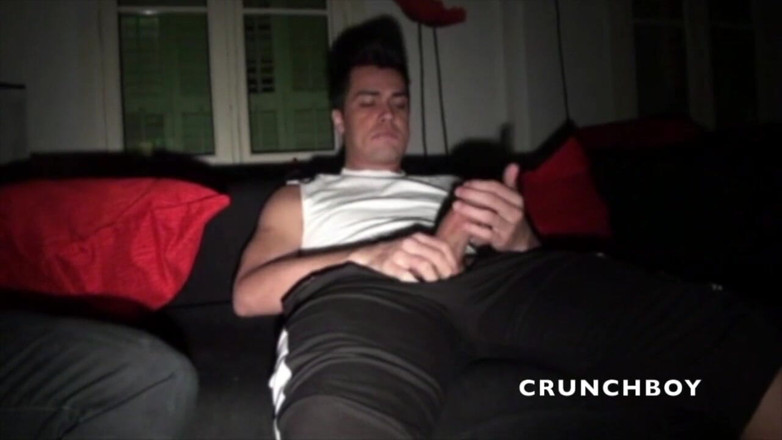 Crunch Boy: Brian scopata da 2 gangster con 2 top