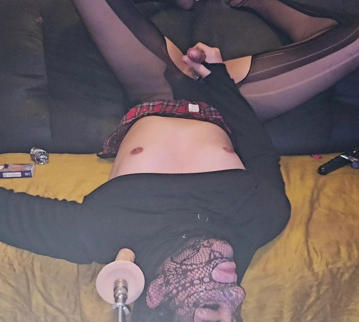 Bound_Sissy: Crossdresser mariquita esclava folla la cara, meo y semen