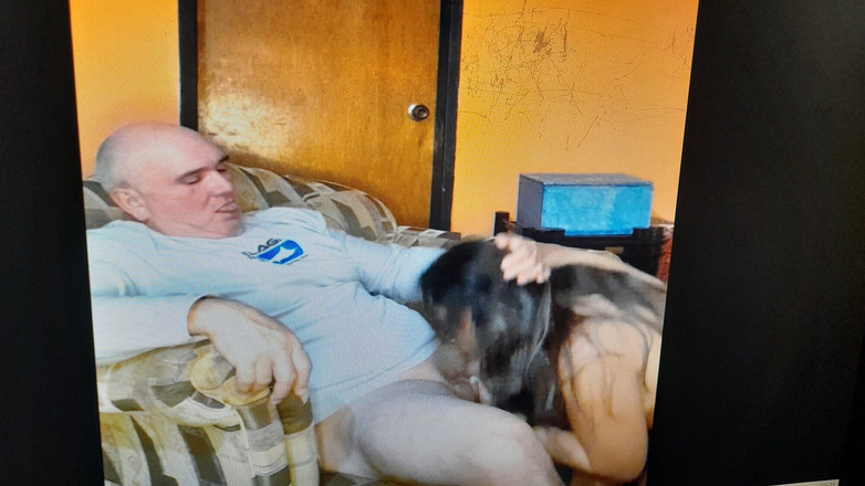 Bondixxx1: 我的邻居吮吸我的鸡巴丰富