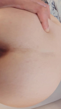 第一个熟女肛交与巨大的鸡巴