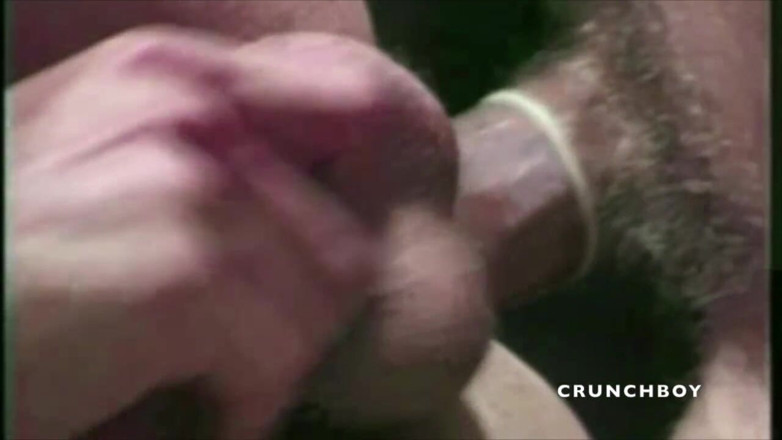 GAY VINTAGE PORN: Dimitri futut de cel mai bun prieten al său
