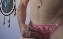 Fantasies in Lingerie: Urmărește-mă cum ejaculez în timp ce port acești chiloți roz