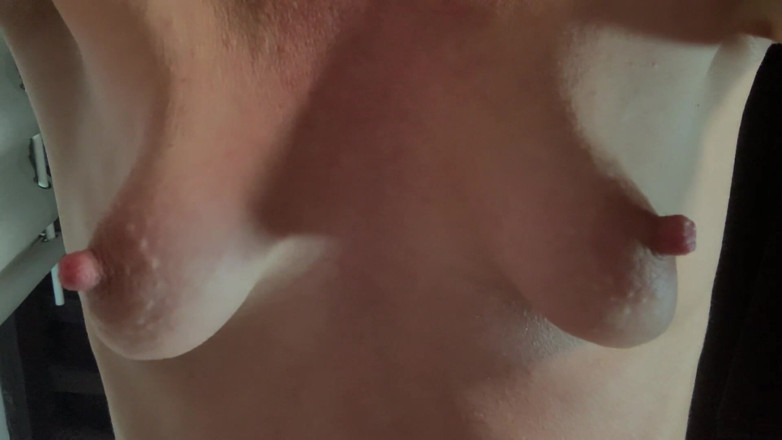 Lolacam: Tetek kecil Long Nips