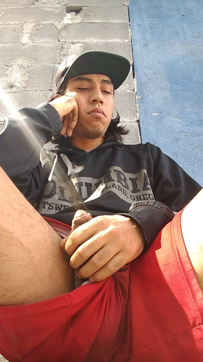 AlexAlejandro13: Un cazzo enorme di questo tizio dalla testa grande