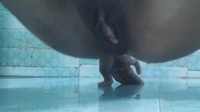 Your mohni: Tömde fitta vattnet i badrummet
