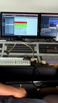 Mia panas berkongkek liar di studio muzik dengan batang besar