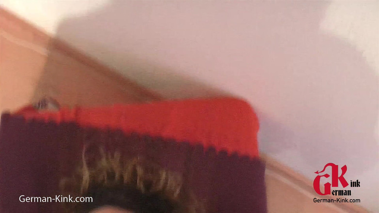 German Kink: Пирсингованная немецкая милфа анально пробурена в видео от первого лица - часть 3