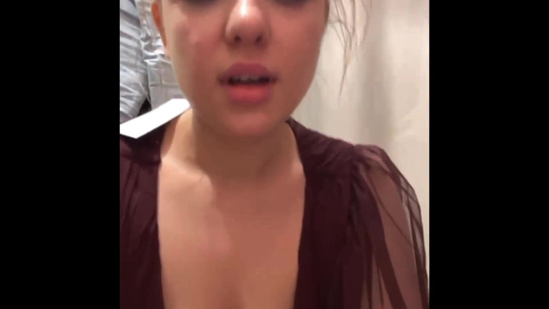 JuiceLussie: Ngentot berisiko. Ruang pas Masturbasi. Memek cewek ini lagi asik...