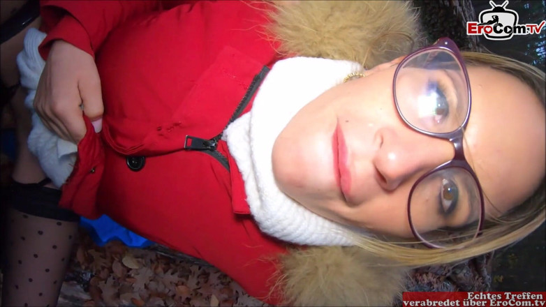 EroCom: Nylon-schlampe mit brille bekommt einen creampie bei einem sex date...