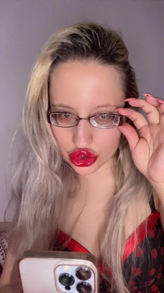 How Do You Want I Show You My Big Eyeglasses?