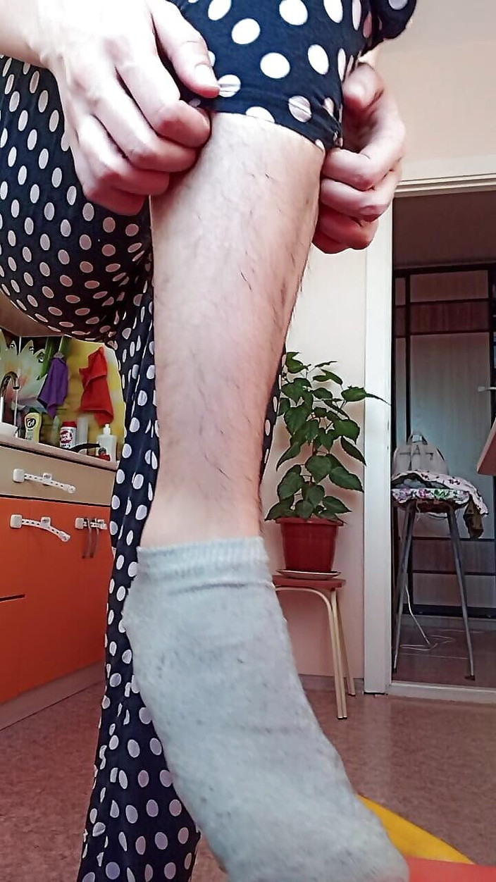 BW_Dolphin: Pelosa non rasata belle gambe. Cosce pelose.