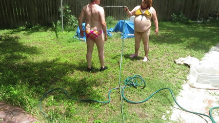 BBW nurse Vicki adventures with friends: Pulisco la roba e a vicenda con le calze io...