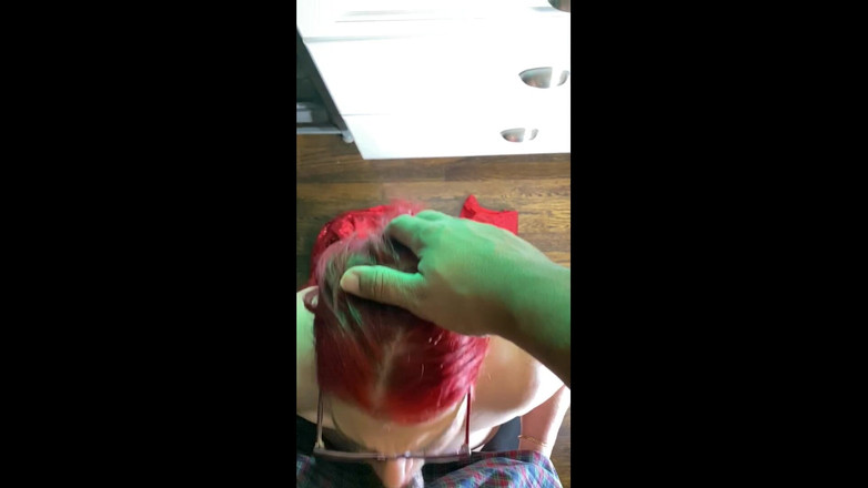 Liz Heat: Büyük babanın yarağını emiyor