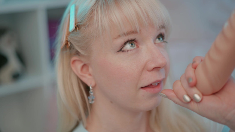 Jolie Lyon: Lil üvey kızın dölle sırılsıklam