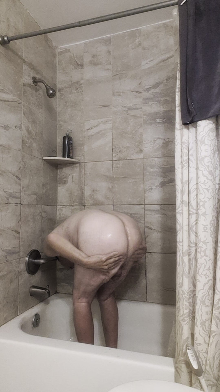 Biggbutt2xl: Время душа и горшок, октябрь 2025