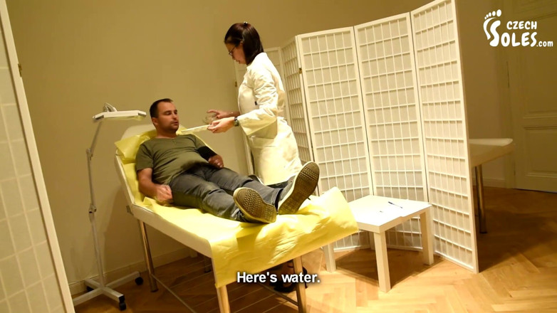 Czech Soles - foot fetish content: Gehorsam, erstes experiment