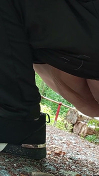 Flattulensen Pissing and Farting Outdoors