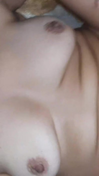 털이 무성한 보지에 내 큰 페니를 받기 위해 다리를 벌려