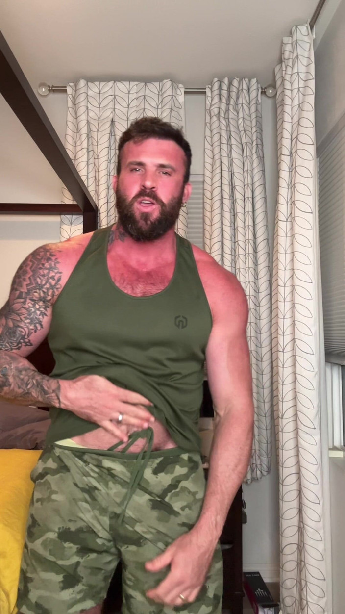 Huge Ajax: Huge Cumshot From a Thick Guy
