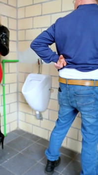 Hobbyschlampe Auf Autobahntoilette Benutzt.