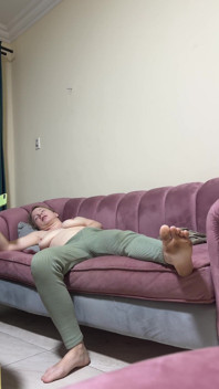 Kijk hete porno en masturbeer erop