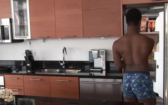 ThugBoy: Sex în trei cu Johnathan Daniels, Kemancheo și Romeo St James