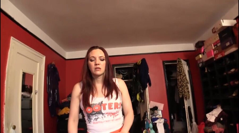 Evangelines Fetish: Blowjob kawalan sihir daripada awek Hooters Delievery