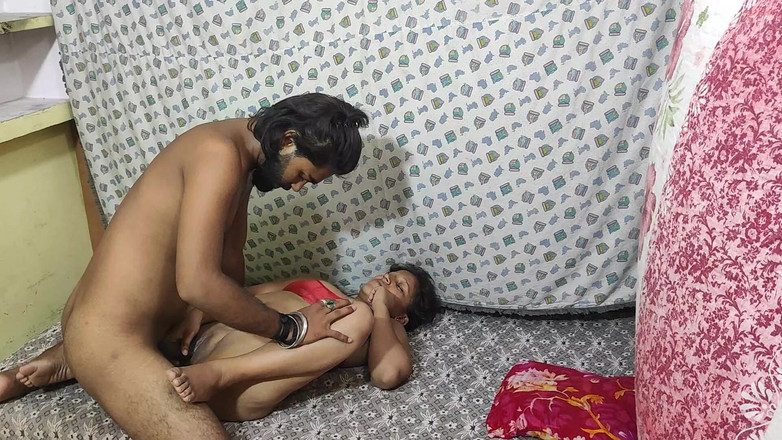 Hindi-Sex: Indian Couple Missionary Pussy Fucking Porno Sex