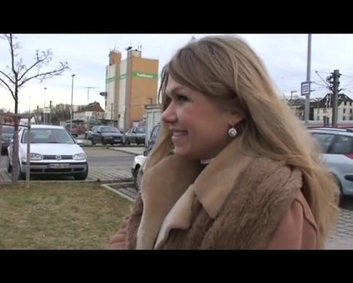 Deutsche Camgirls: Немецкая шлюха-блондинка высшего класса скачет на самом жирном хуе всех времен