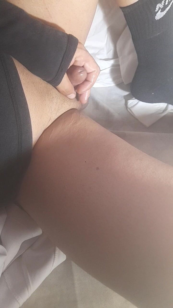 Abe Abe: Ladyboy si scopa da sola. È duro per me