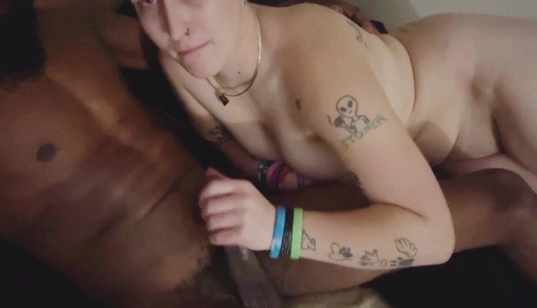 Thekookiejar: Hızlı bir sikiş ve büyük siyah bir yarak istedi