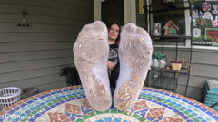 Mr Dimples: Je montre mes chaussettes et mes pieds sales