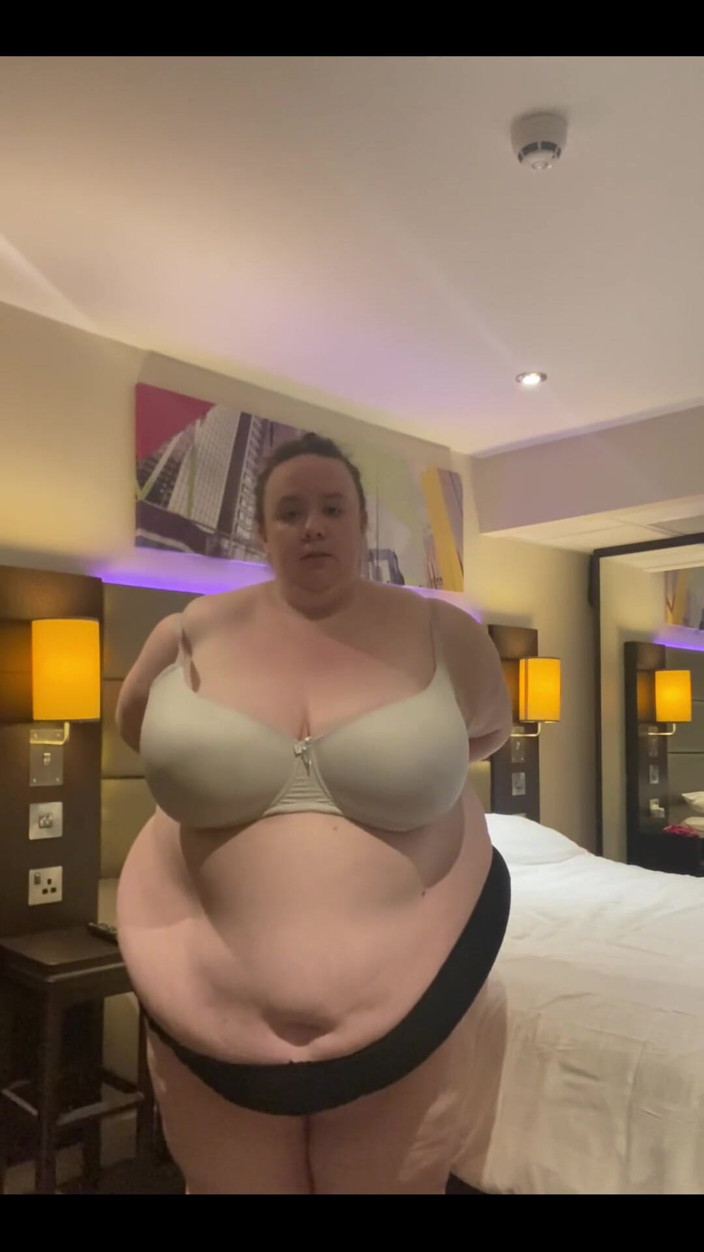 ivygoldpremium: Brunetka SSBBW