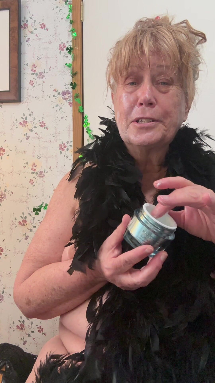 Big Ass 4 U: Yüzümde kremini bekliyorum