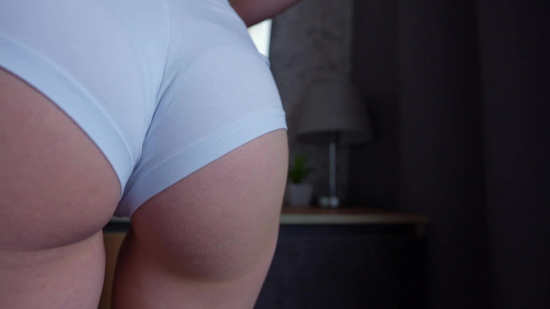 Tori Diamond: Stiefschwester Cameltoe Neckt