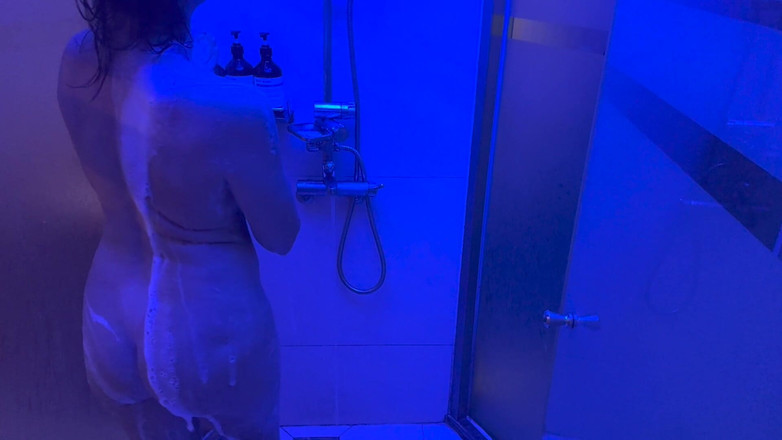 BoobznBonerz: Nahá Ve Vesmíru - Nahá Sprcha Z Orbity!!