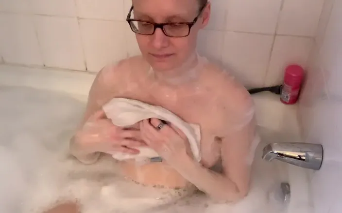 LeahWilde: Bath Time!