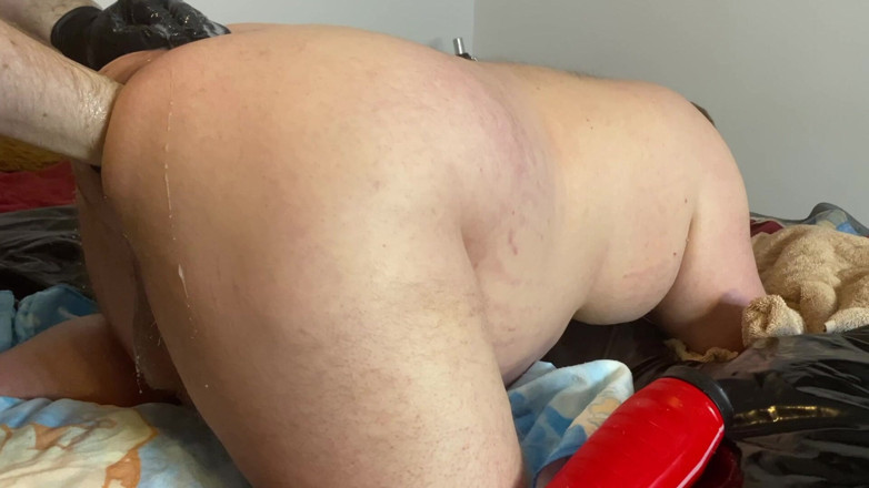 Charlieboy69: Saya mengambil fisting sebenar pertama saya, sesi 1 dan 2