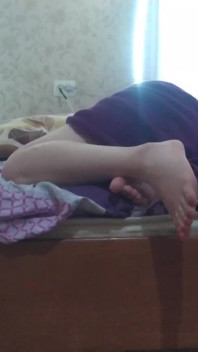 Моя дівчина приходить до моєї спальні, і ми трахаємося