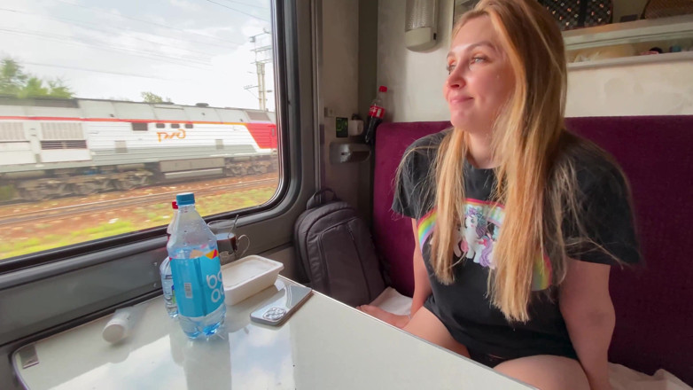 Alina Rai: Andere reisende im zug gefickt ... -Hast du einen ehemann? Ja! Oh...