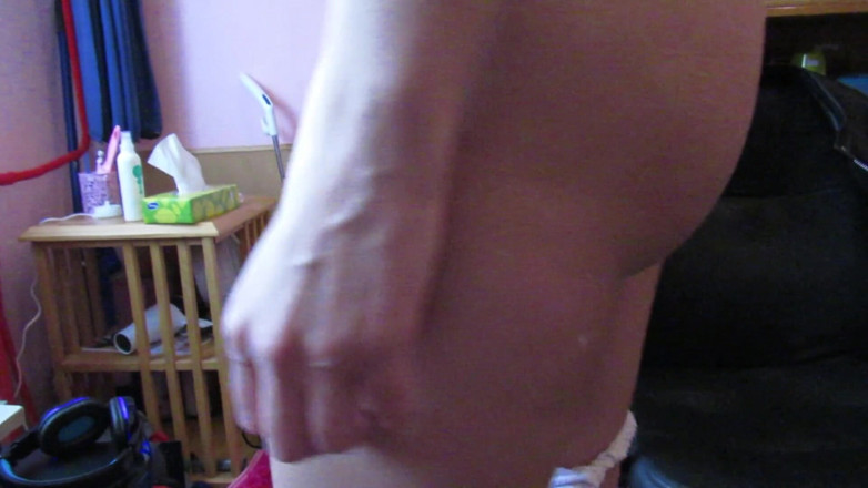 Cuteblonde666: Je lui broie la bite avec ma chatte poilue puis...
