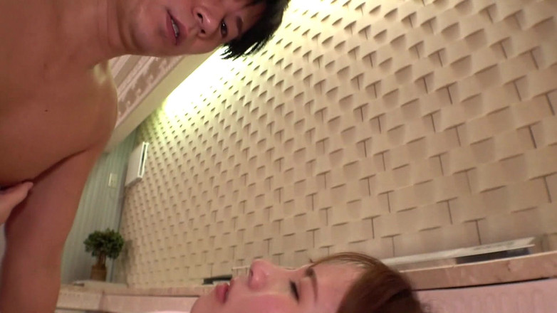 Raptor Inc: Denna bystiga college tjej kommer att ge sitt första tuttknull!...