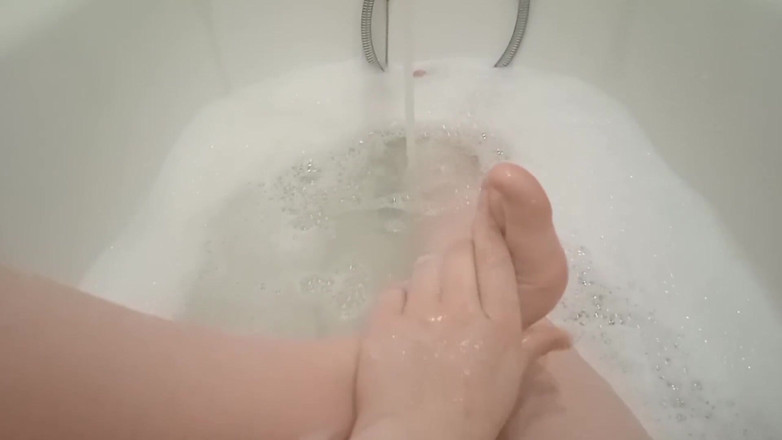 Denise Levi: Enjoying hot bath