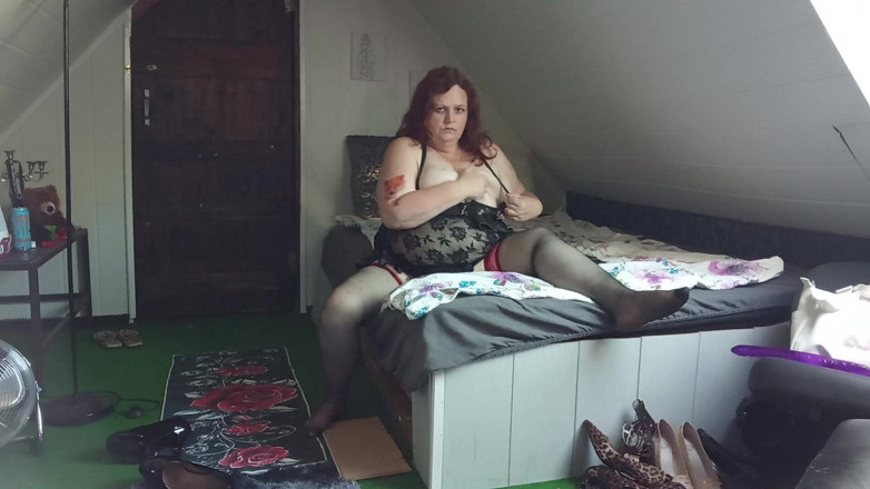 tammara big: Putting on New Nylons