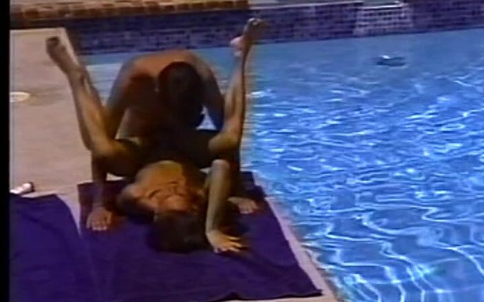 Gay 90's Vintage Porn: Lonjakan Gairah Pria Yang Intens 7