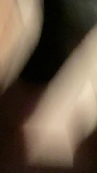 Jugando con juguete anal después de ser preñada