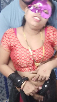 Heiße desi-MILF reitet schwanz mit perfektem hintern - echter amateur, selbstgedrehter indischer Hindi-sex