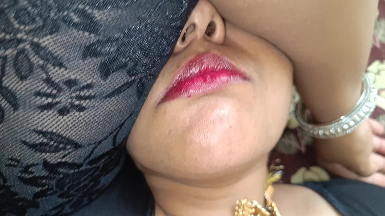 Palani69: 蓝色纱丽家庭主妇杰里红色可爱的嘴唇