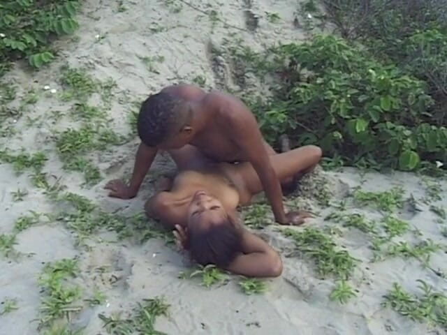 Exotic Girls: Cặp đôi jamaica hứng tình đụ trên bãi biển