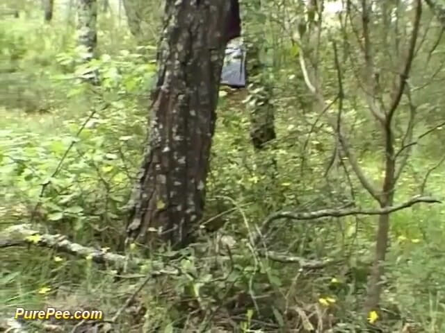 Pure Pee: Lady in Outdoor chcaní v kalhotách